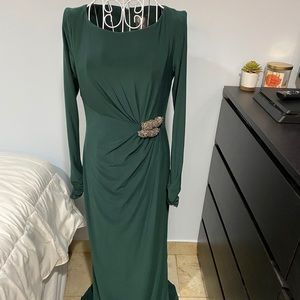 Vince Camuto green long sleeve stretchy material